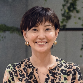 井上 友美子 氏