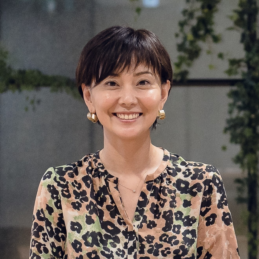 井上 友美 氏